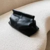 Flattered - Clay Clutch nahkaa, musta