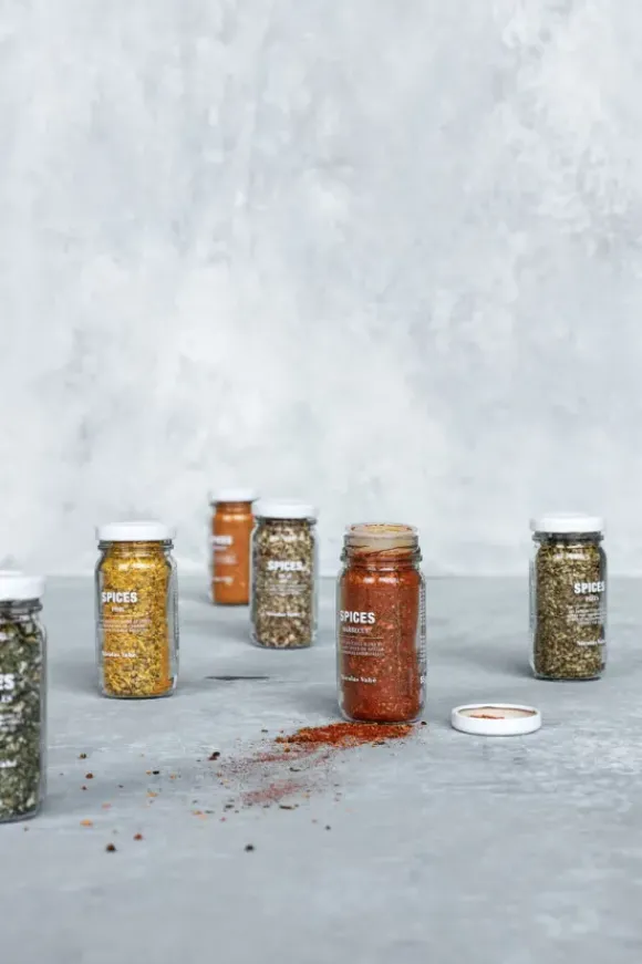 Nicolas Vahé - Spices, garlic, parsley & red bell pepper