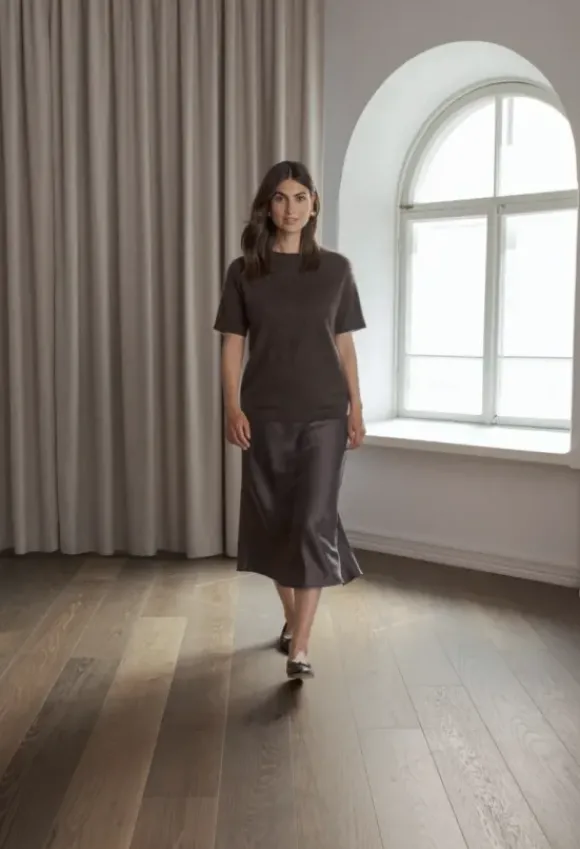Tianna midi satiinihame, dark chocolate